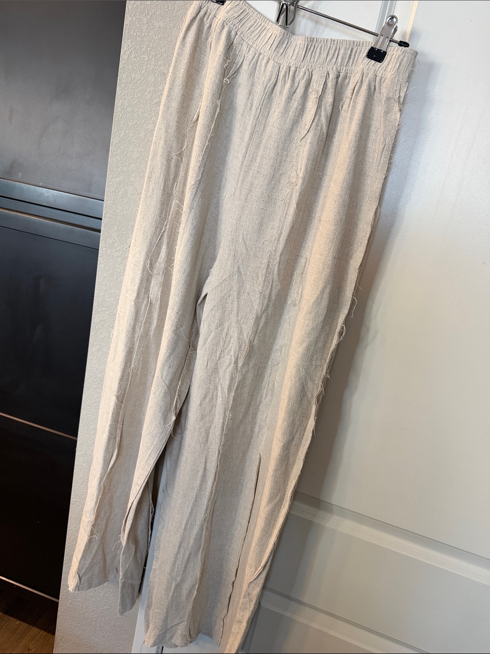 NEW LISTING! NWT Relaxed Pleated and Frayed Cream Linen-Blend Pants